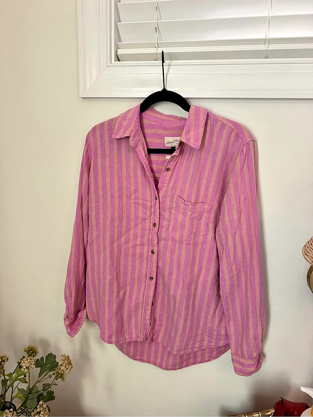 Universal Thread Long-Sleeve Linen Collared Button-Down Shirt in Pink & Yellow